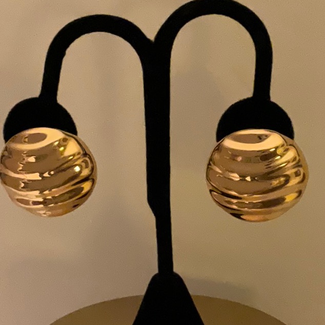 Essex Gold-Tone Metal Sculptural Disk Ribbed Post & Clutch Earrings